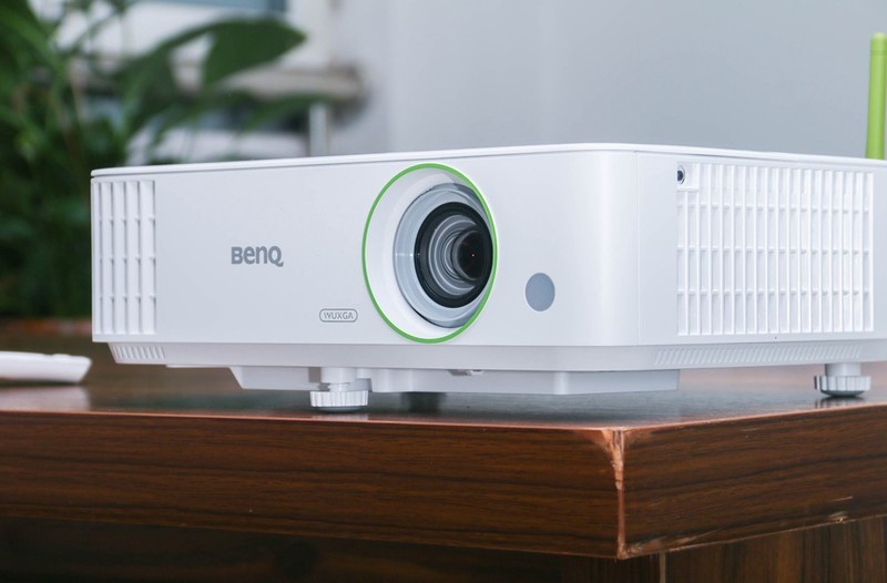 4000流明、四机同屏、双频双路Wifi，明基E592商务投影顶流之作？