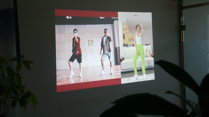 4000流明、四机同屏、双频双路Wifi，明基E592商务投影顶流之作？