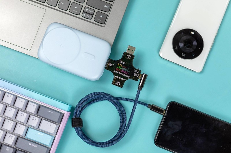 素乐磁吸式无线充电宝体验：小巧便携高颜值，出差旅行无负担