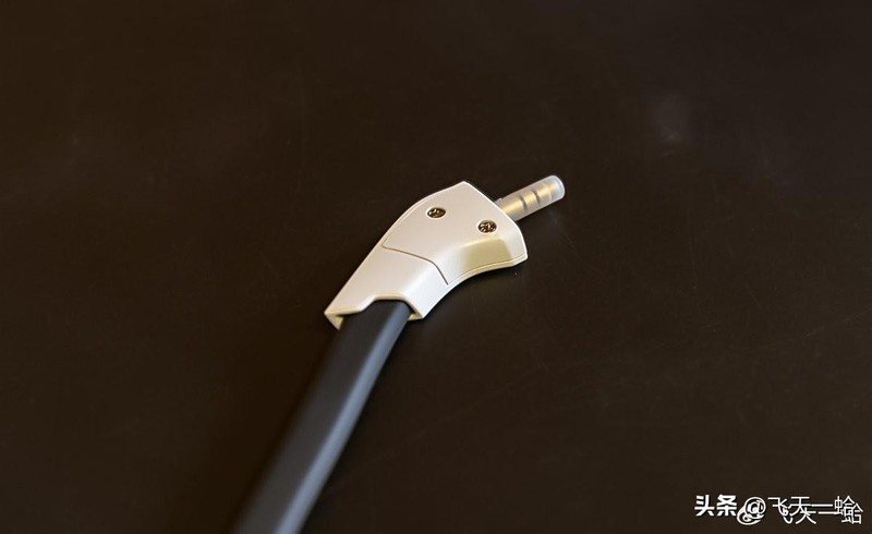 几乎零延迟的三模无线耳机