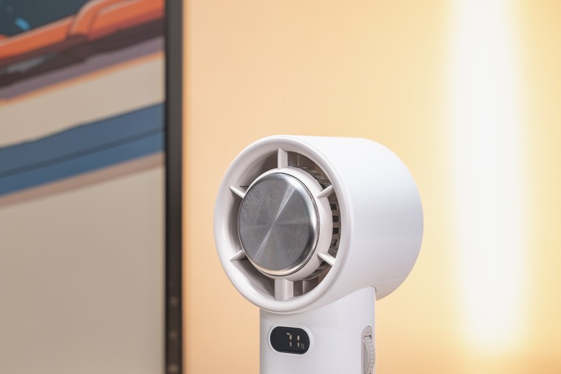 100级风力高转速制冷，西圣Wind手持小风扇，口袋极速降温好物