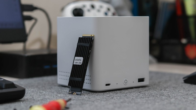 出手就开大！零刻发布首款全闪6盘位NAS迷你主机，零刻ME mini体验