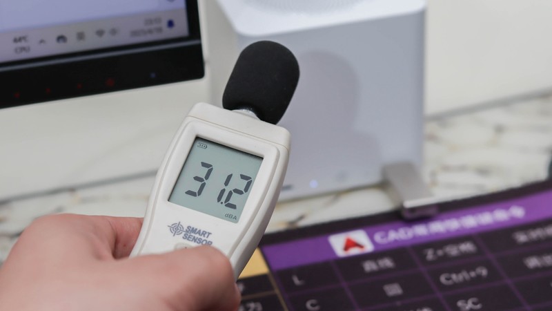 出手就开大！零刻发布首款全闪6盘位NAS迷你主机，零刻ME mini体验