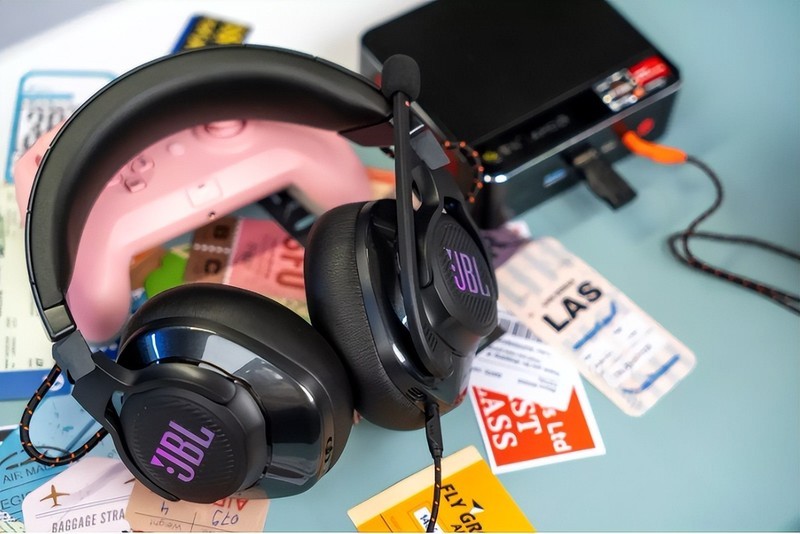 JBL千元无线电竞耳机上手体验，1680万色RGB灯效低调不张扬