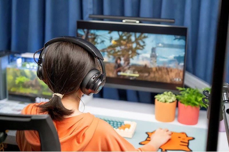 JBL千元无线电竞耳机上手体验，1680万色RGB灯效低调不张扬