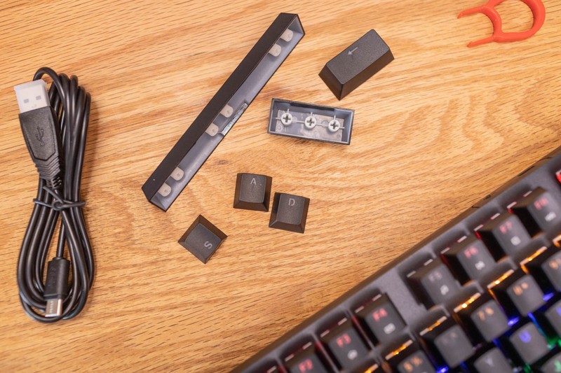 不足2百元入手，87键+无线+RGB+机械轴，雷柏V500Pro好用么