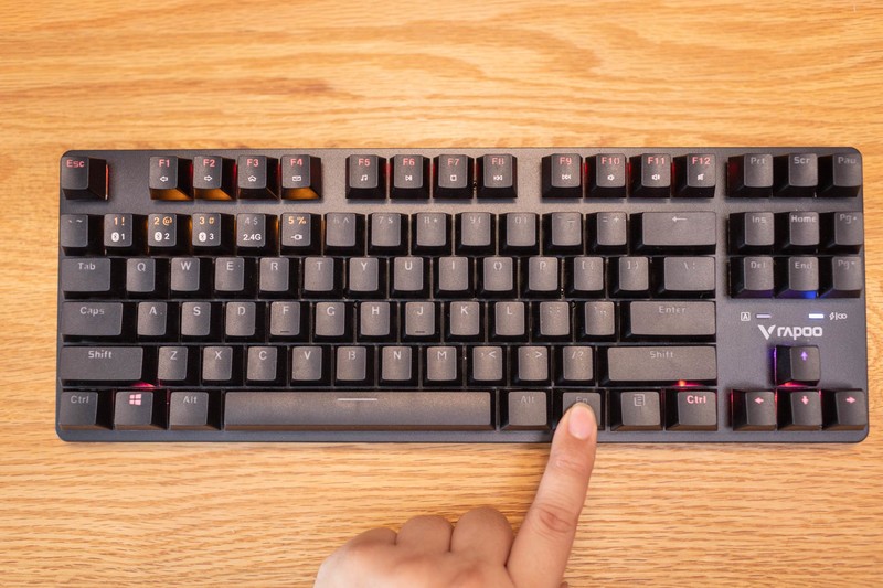 不足2百元入手，87键+无线+RGB+机械轴，雷柏V500Pro好用么