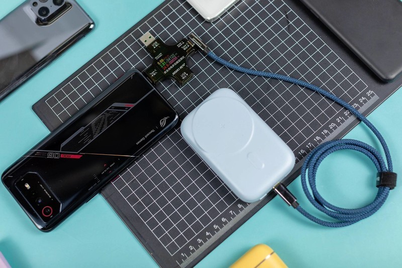 素乐磁吸式无线充电宝体验：小巧便携高颜值，出差旅行无负担