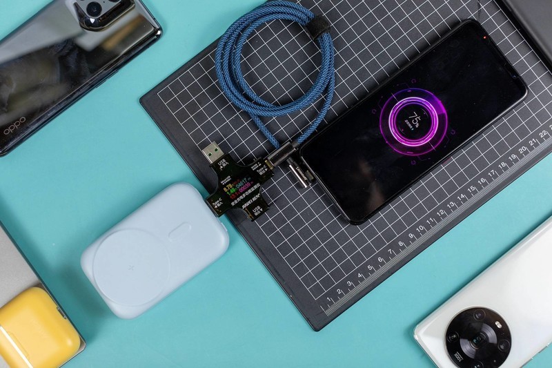 素乐磁吸式无线充电宝体验：小巧便携高颜值，出差旅行无负担