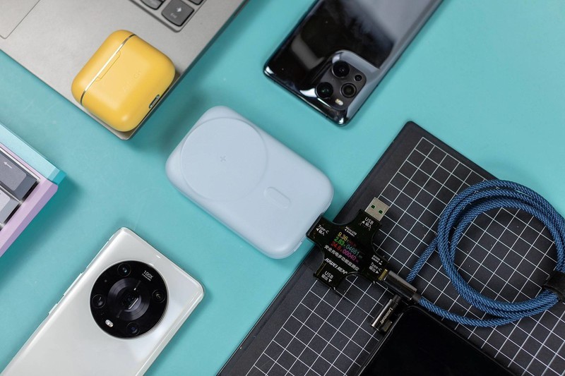 素乐磁吸式无线充电宝体验：小巧便携高颜值，出差旅行无负担