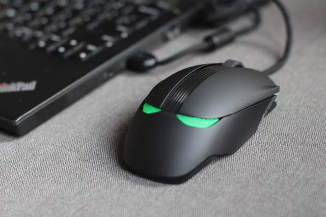 旗舰硬件、完美表现：贱驴RS3侍从三模鼠标体验