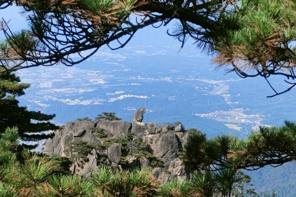 青春没有售价，黄山就在脚下。