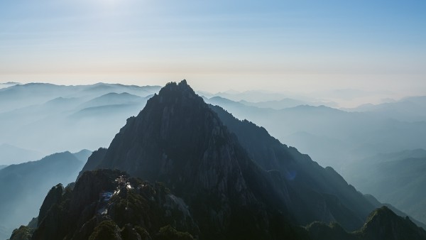 青春没有售价，黄山就在脚下。