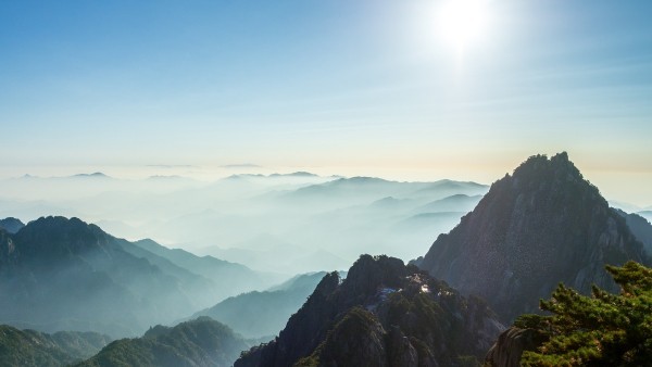 青春没有售价，黄山就在脚下。