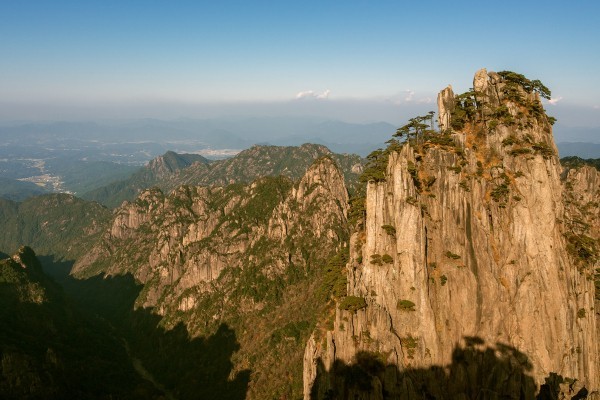 青春没有售价，黄山就在脚下。