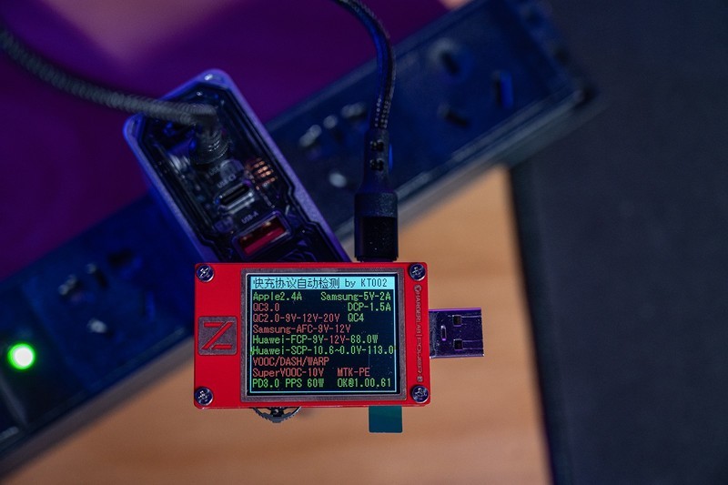 四口快充带飞两台本本，便携生产力工具，氘锋能量块120W氮化镓