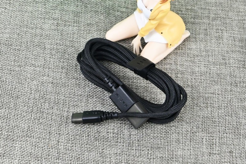 雷蛇眼镜蛇专业版无线游戏鼠标开箱试玩：中小手型杰作