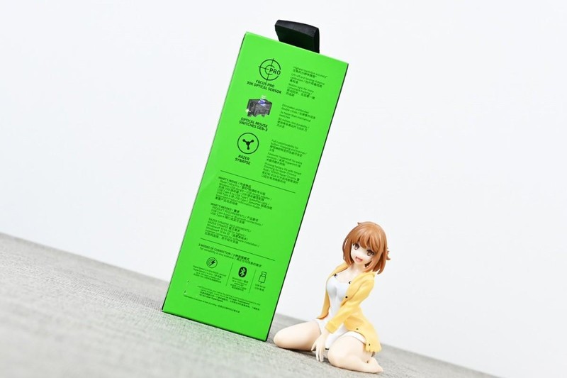 雷蛇眼镜蛇专业版无线游戏鼠标开箱试玩：中小手型杰作