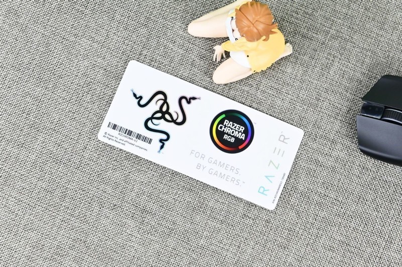 雷蛇眼镜蛇专业版无线游戏鼠标开箱试玩：中小手型杰作