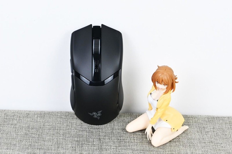 雷蛇眼镜蛇专业版无线游戏鼠标开箱试玩：中小手型杰作