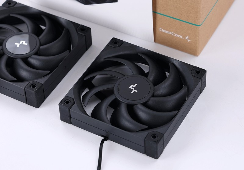 黑色风冷海景房装机方案：14600K+4070Ti S+九州风神数显冰立方风冷+安钛克C8海景房装