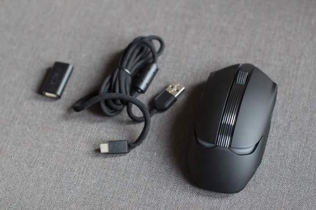 旗舰硬件、完美表现：贱驴RS3侍从三模鼠标体验