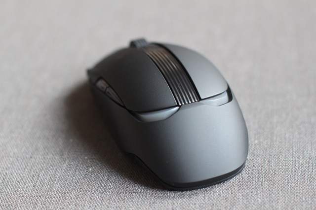 旗舰硬件、完美表现：贱驴RS3侍从三模鼠标体验