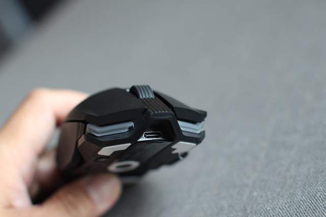 旗舰硬件、完美表现：贱驴RS3侍从三模鼠标体验