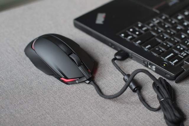 旗舰硬件、完美表现：贱驴RS3侍从三模鼠标体验