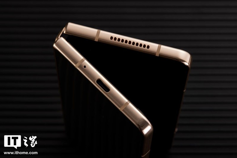 星空体育平台心系天下 W23 折叠屏手机体验：能长存 15 代是有原因的