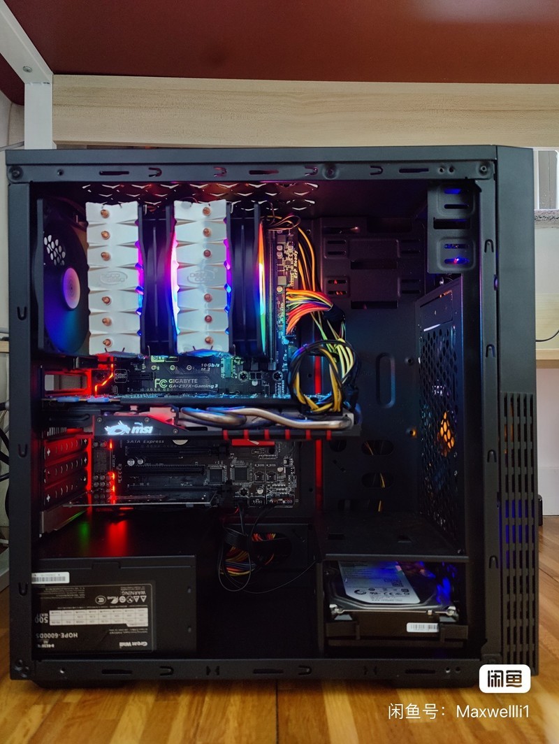 换了个很小的ATX机箱，非常满意！！！哈哈哈