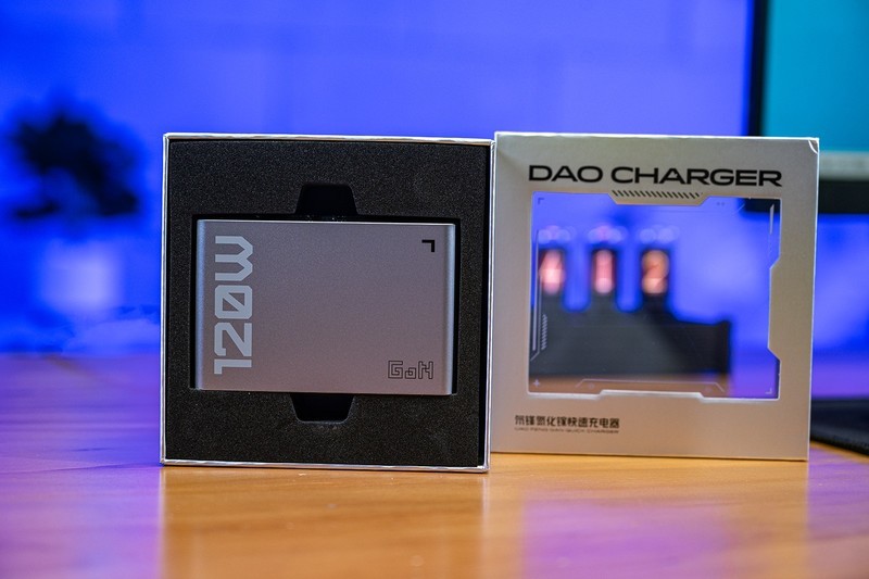 四口快充带飞两台本本，便携生产力工具，氘锋能量块120W氮化镓