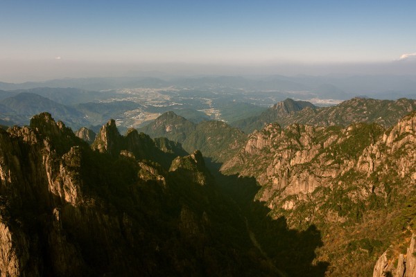 青春没有售价，黄山就在脚下。
