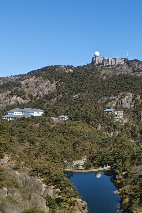 青春没有售价，黄山就在脚下。