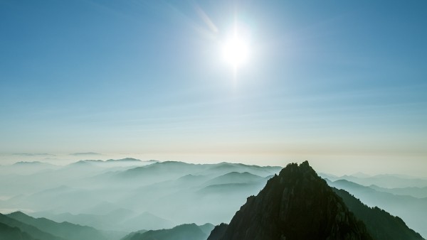 青春没有售价，黄山就在脚下。