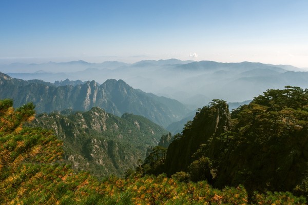 青春没有售价，黄山就在脚下。