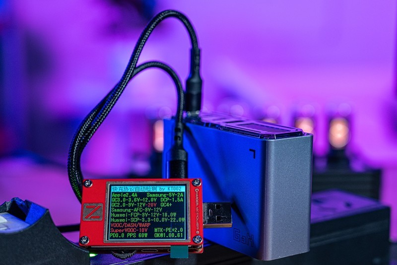 四口快充带飞两台本本，便携生产力工具，氘锋能量块120W氮化镓