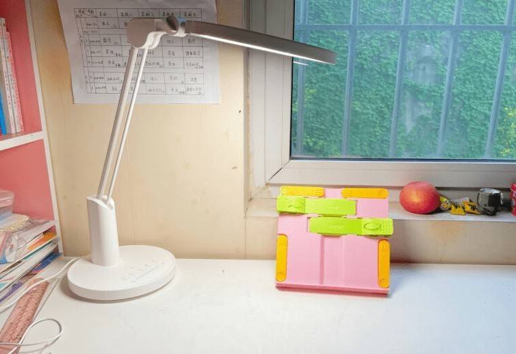 家长必进！一文看适合学生写作业的台灯以及台灯怎么选对眼睛好！