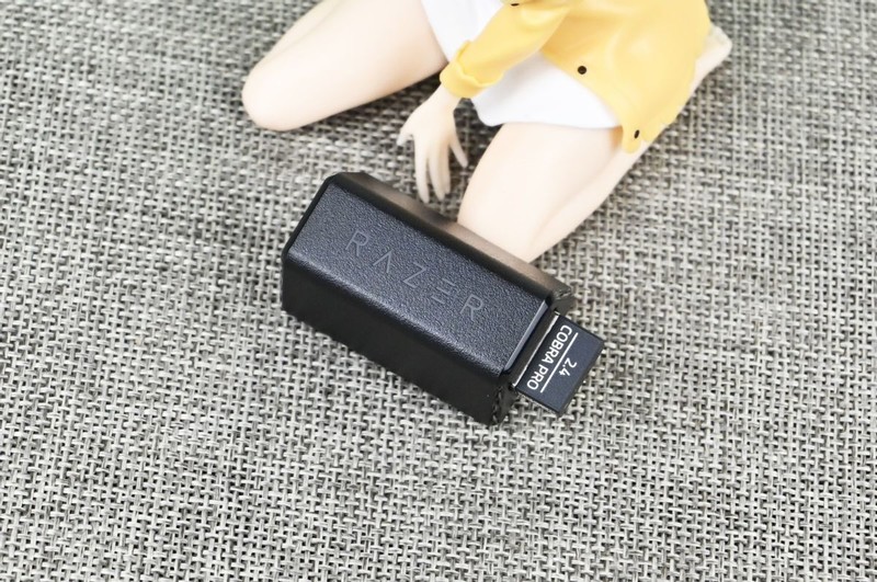 雷蛇眼镜蛇专业版无线游戏鼠标开箱试玩：中小手型杰作