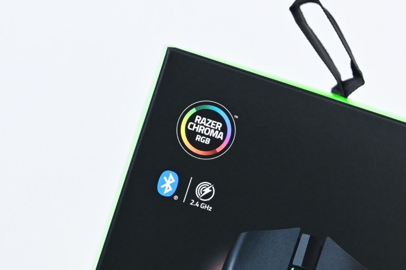 雷蛇眼镜蛇专业版无线游戏鼠标开箱试玩：中小手型杰作