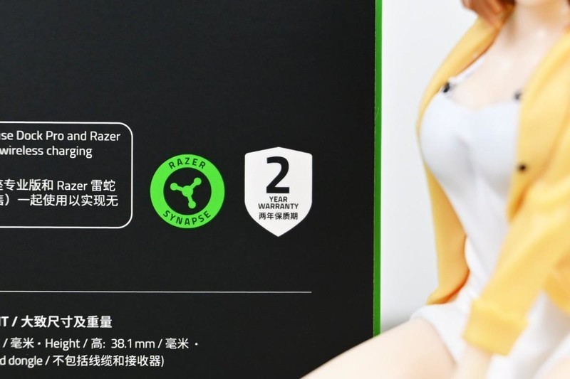 雷蛇眼镜蛇专业版无线游戏鼠标开箱试玩：中小手型杰作