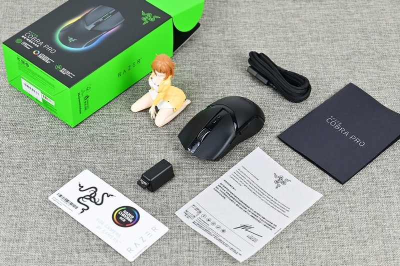 雷蛇眼镜蛇专业版无线游戏鼠标开箱试玩：中小手型杰作