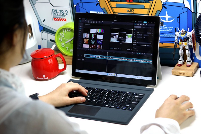 出差携带的“商务本”，壹号本T1二合一平板电脑，搭载奔腾处理器