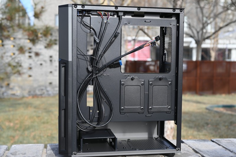 设计简约的骨伽双刃机箱，配上骨伽天吴T5散热器，真是装机好搭档