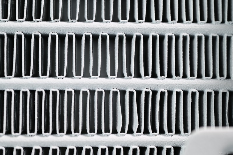 设计简约的骨伽双刃机箱，配上骨伽天吴T5散热器，真是装机好搭档