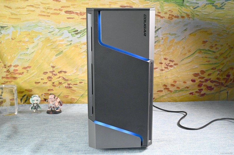 设计简约的骨伽双刃机箱，配上骨伽天吴T5散热器，真是装机好搭档