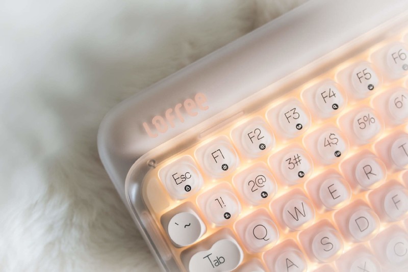 跨界美妆新单品，你的下一款化妆品也可以是DOT粉底液机械键盘