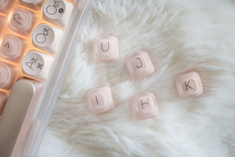 跨界美妆新单品，你的下一款化妆品也可以是DOT粉底液机械键盘