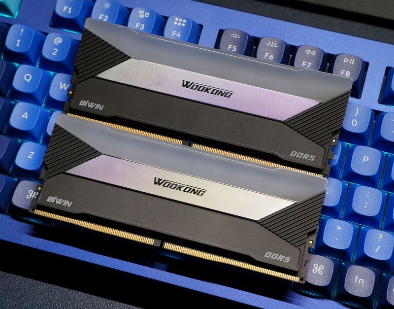 3倍RGB发光面积 能超8000MHz 佰维存储WOOKONG DX100内存评测