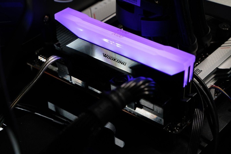 3倍RGB发光面积 能超8000MHz 佰维存储WOOKONG DX100内存评测